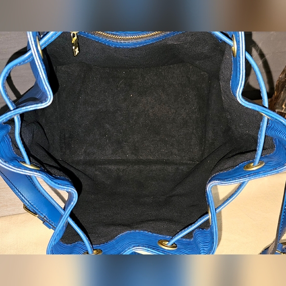 Authentic LOUIS VUITTON Epi Petite Noe GM Drawstring Bag - Picture 11 of 15